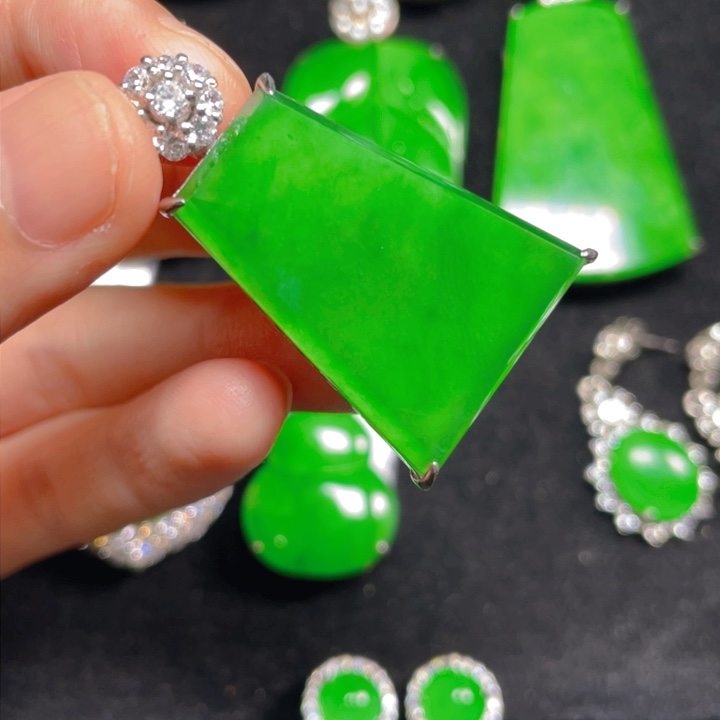 翡翠颈饰银S925镶嵌吊坠