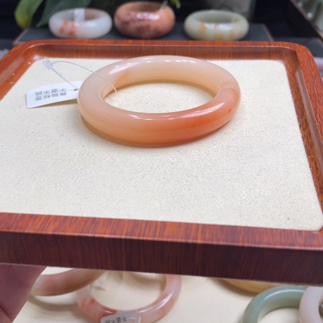 石英质玉未镶嵌手镯