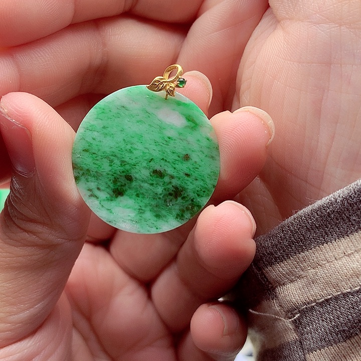 翡翠颈饰18K金镶嵌翡翠