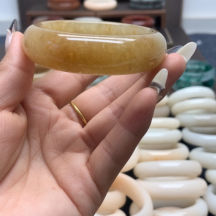 石英质玉未镶嵌手镯