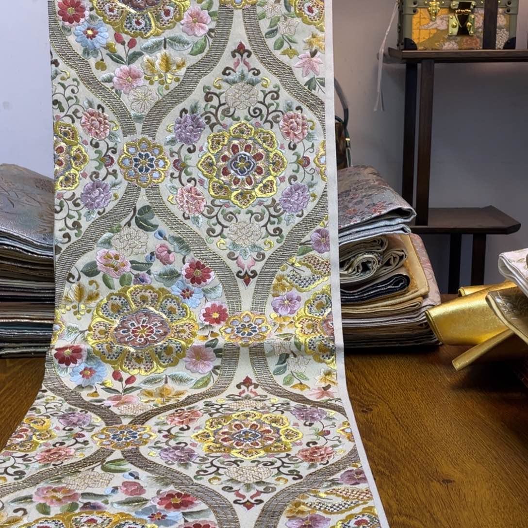 织绣织锦缎，织锦缎