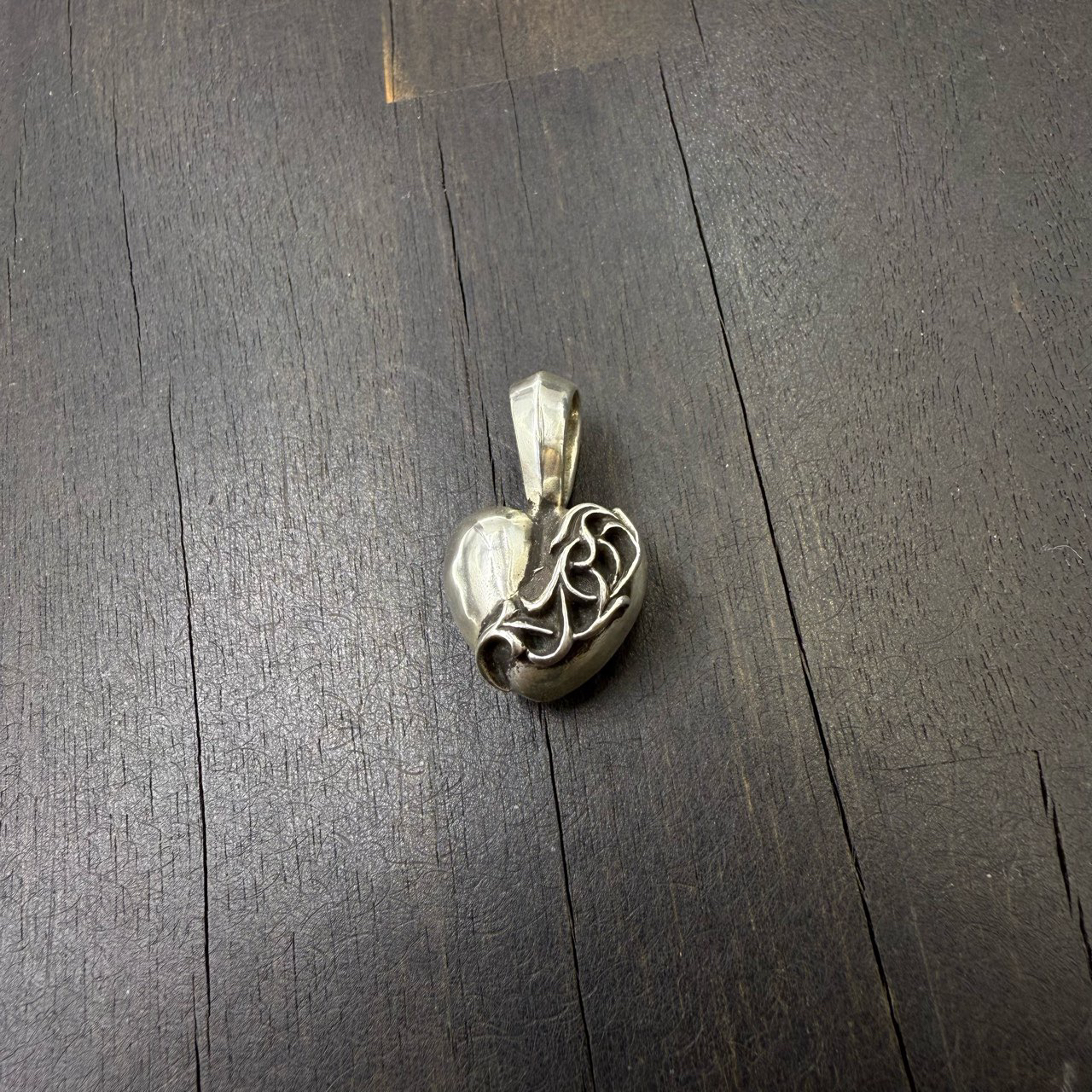 Chrome Hearts 克罗心 藤蔓爱心吊坠