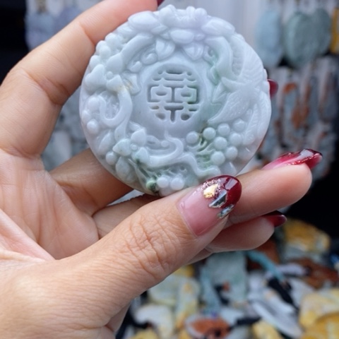 翡翠颈饰未镶嵌翡翠