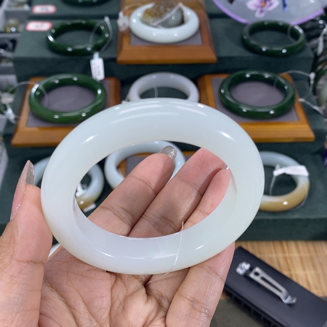 和田玉手镯未镶嵌