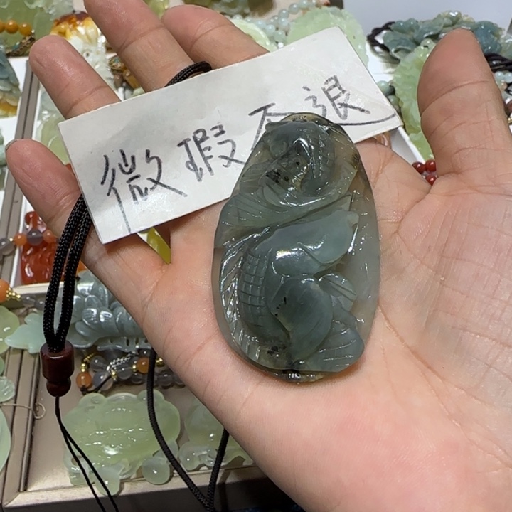 蛇纹石玉吊坠未镶嵌雨****姐