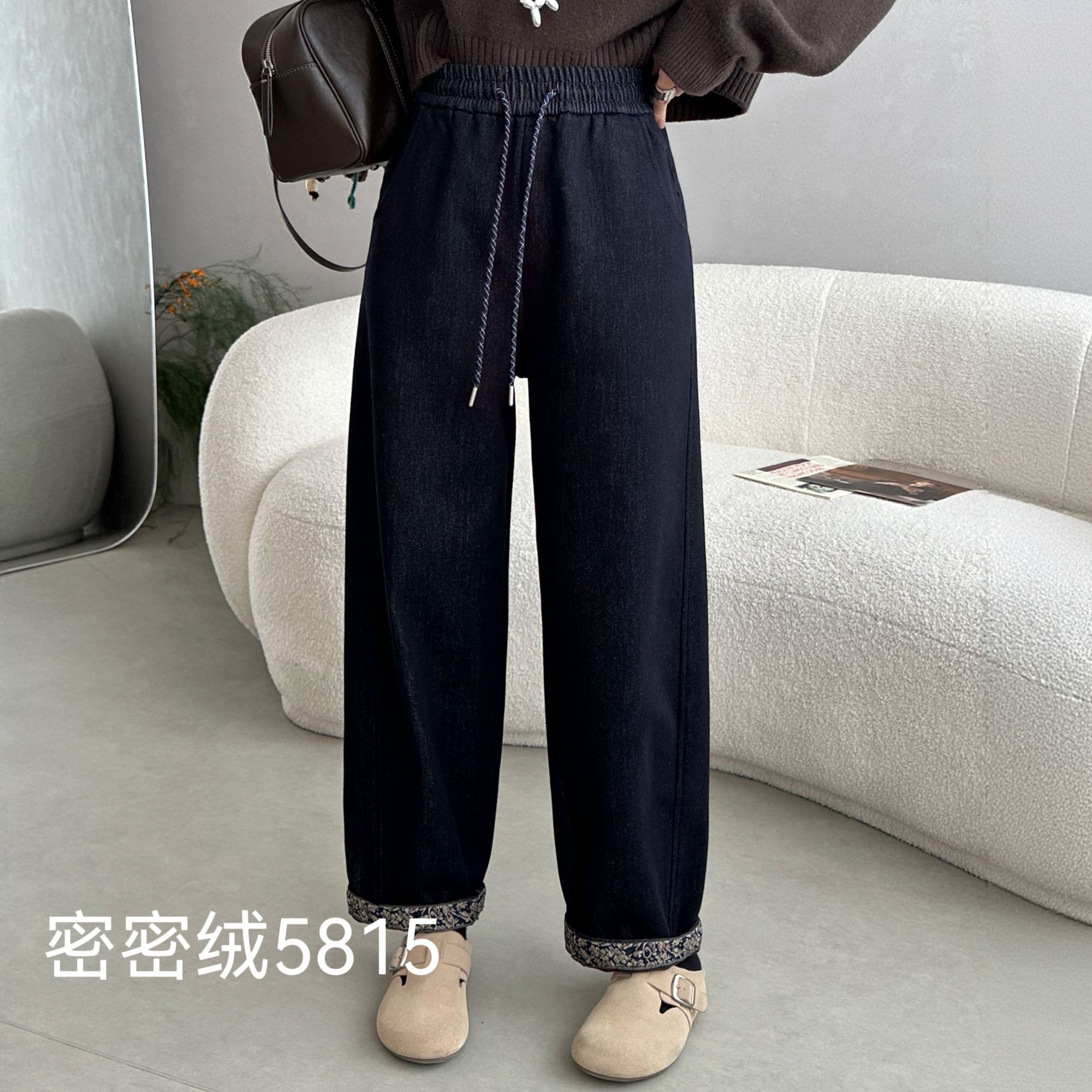 秋冬新款时尚百搭加厚加绒牛仔休闲裤显瘦减龄女士松紧腰直筒裤