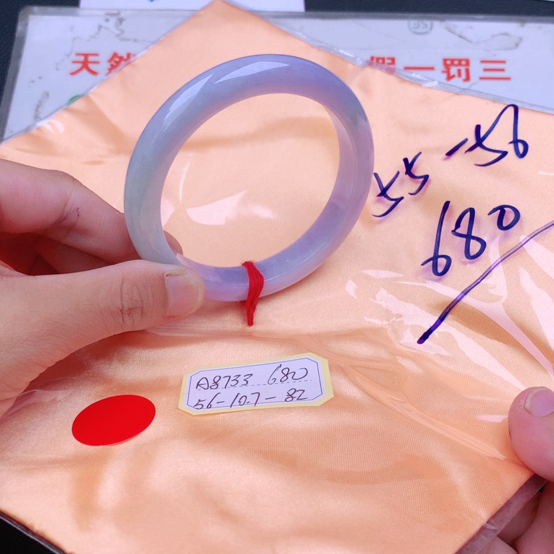 翡翠手镯未镶嵌翡翠