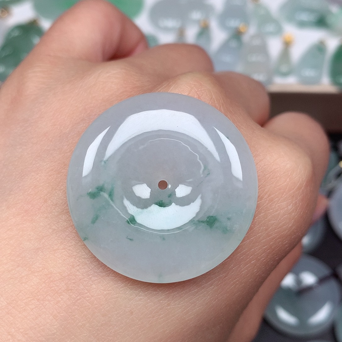 翡翠颈饰未镶嵌平安扣A