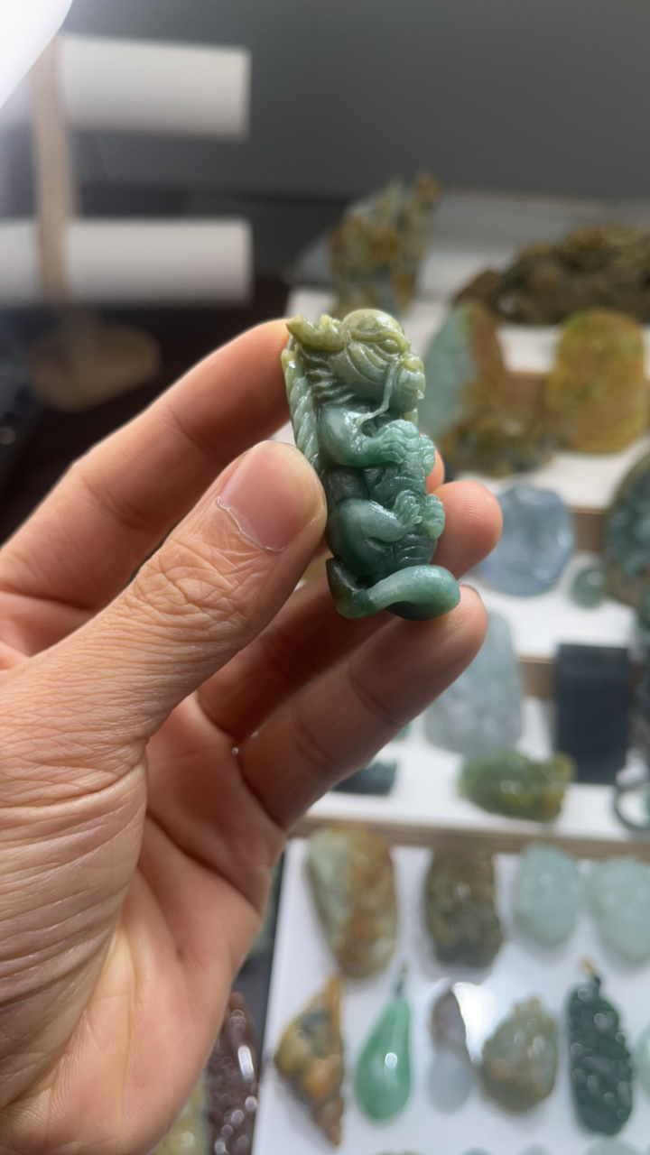 天然缅甸a货翡翠宝宝龙