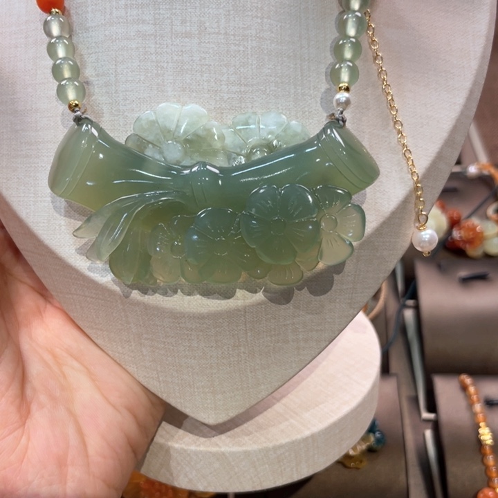 蛇纹石玉未镶嵌吊坠(赠链)