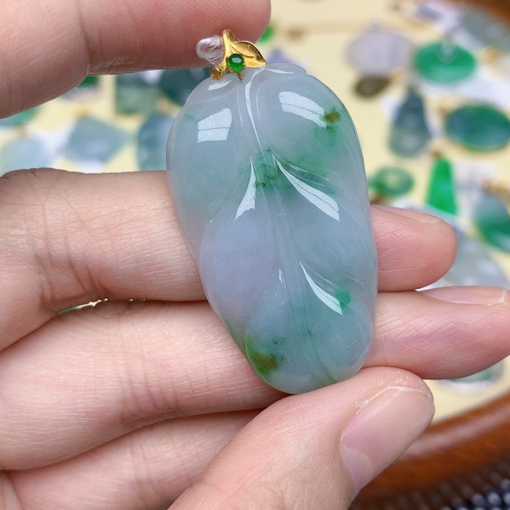 颈饰18K金镶嵌翡翠