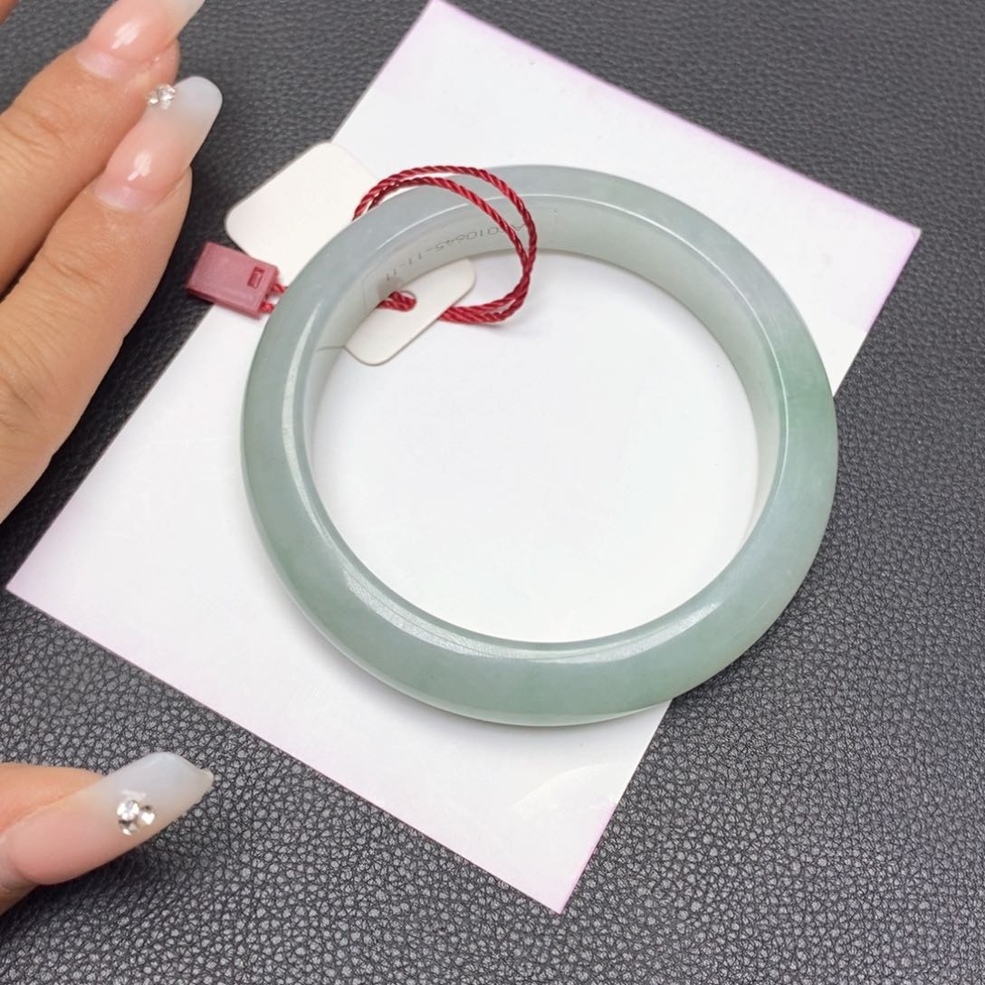 翡翠手镯未镶嵌小*55圈口