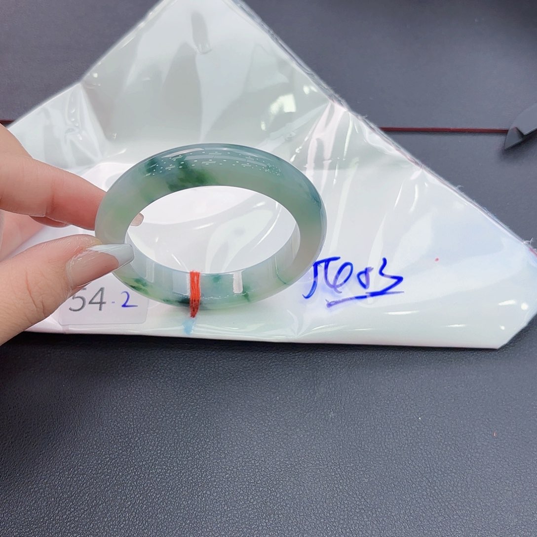 翡翠手镯未镶嵌手镯