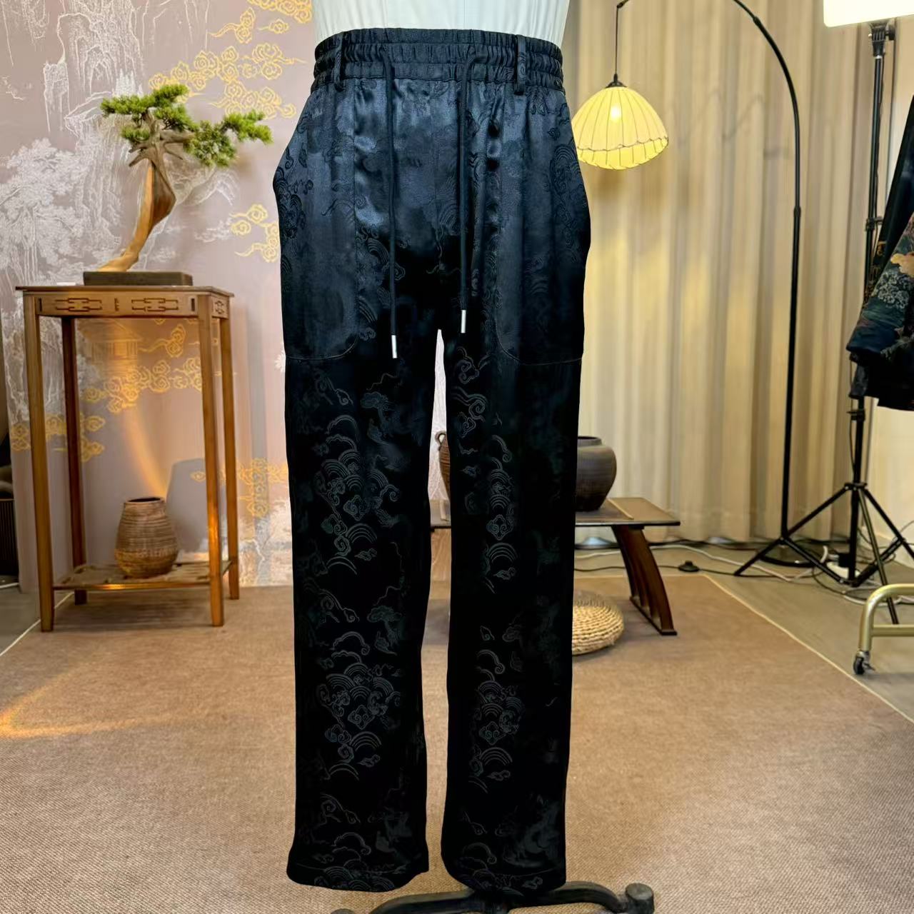 馨蕴古玥 香云纱提花重锻云龙纹男裤小脚裤 百搭黑色长裤 休闲裤