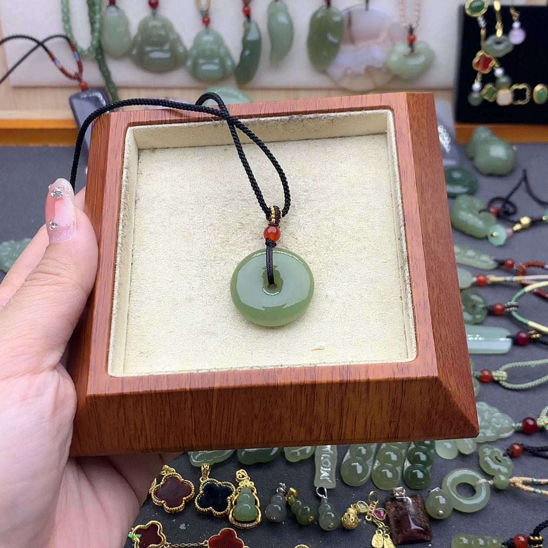 和田玉吊坠(不含链)未镶嵌