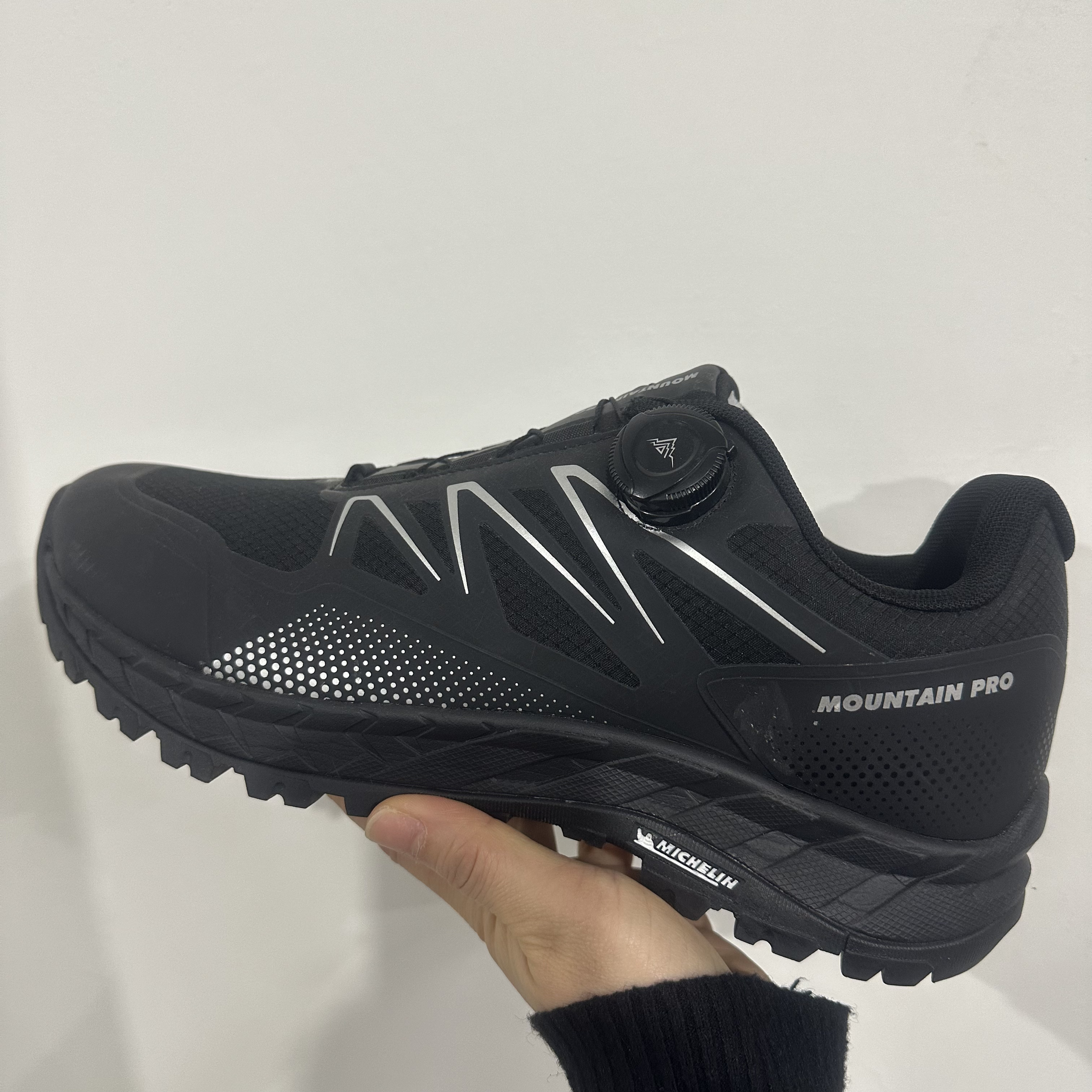 外贸休闲时尚通勤跑步慢跑运动男女库存鞋（部分微瑕，介意勿拍）