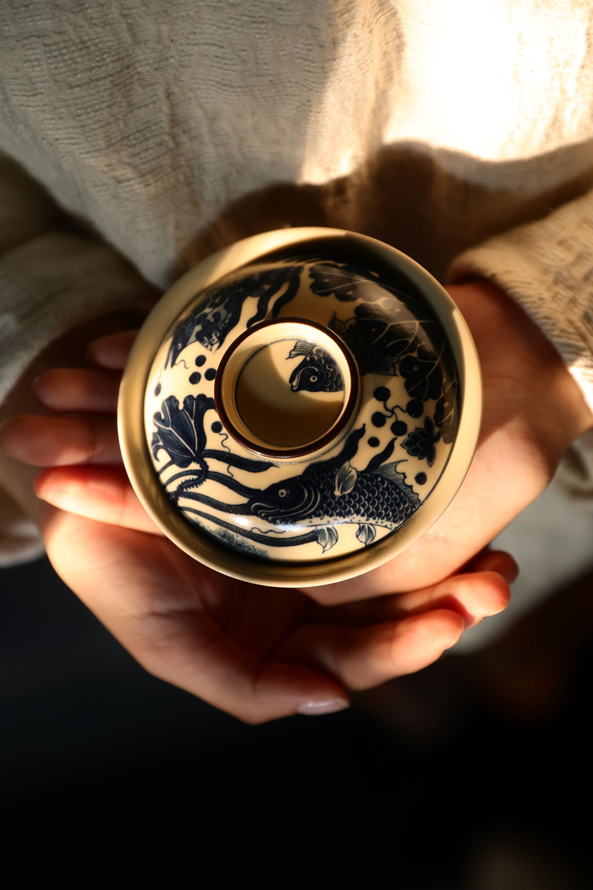 拙溪景德镇高温纯手工手绘芥拾紫鱼池荷花盖碗-70ml