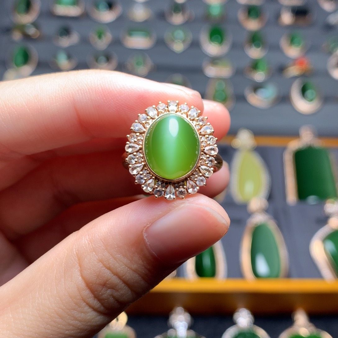 和田玉戒指18K金镶嵌