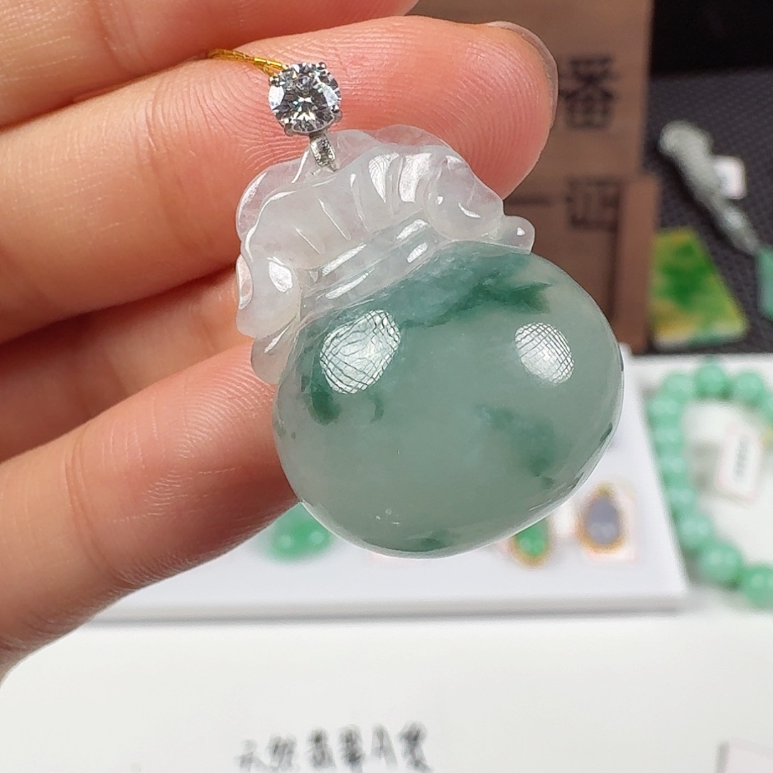 翡翠18K金镶嵌颈饰