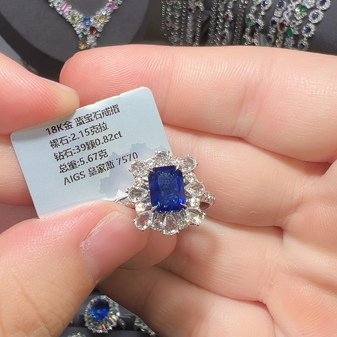 蓝宝石戒指18K金镶嵌