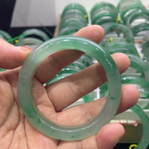 石英质玉手镯未镶嵌自**乐