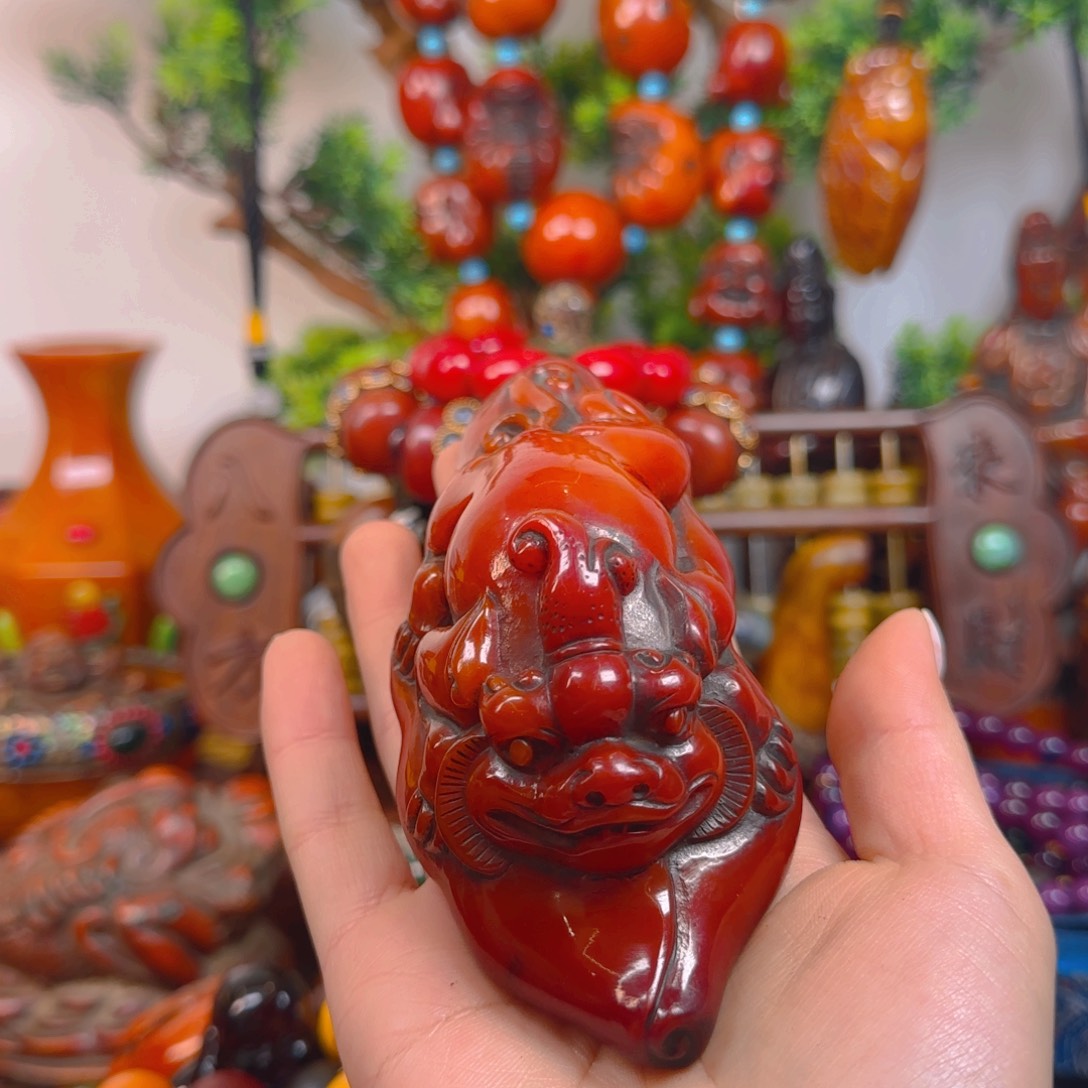 琥珀裸石未镶嵌貔貅