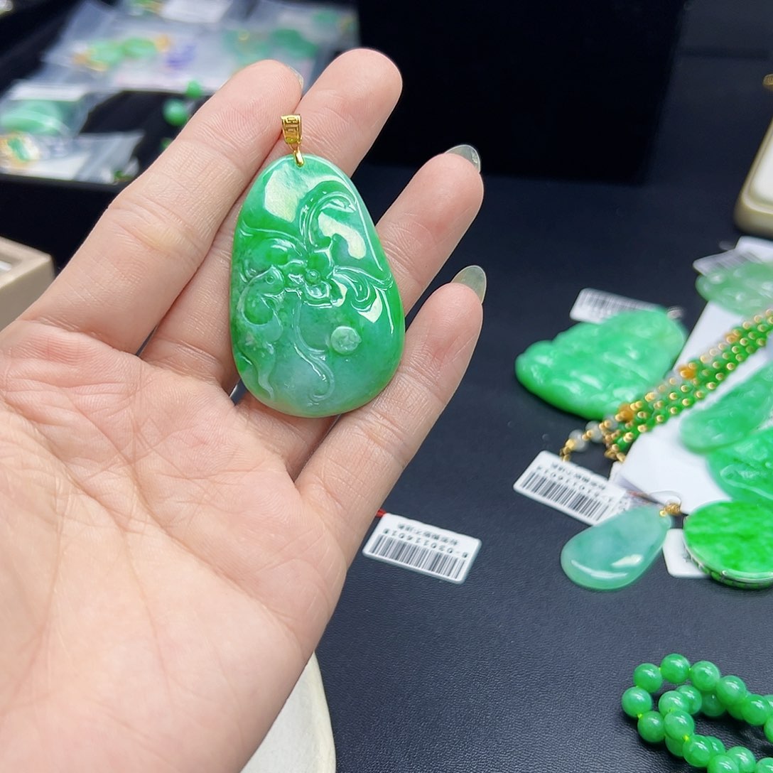 翡翠颈饰18K金镶嵌天然缅料A货一件