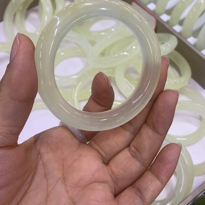 岫玉未镶嵌岫玉圆镯