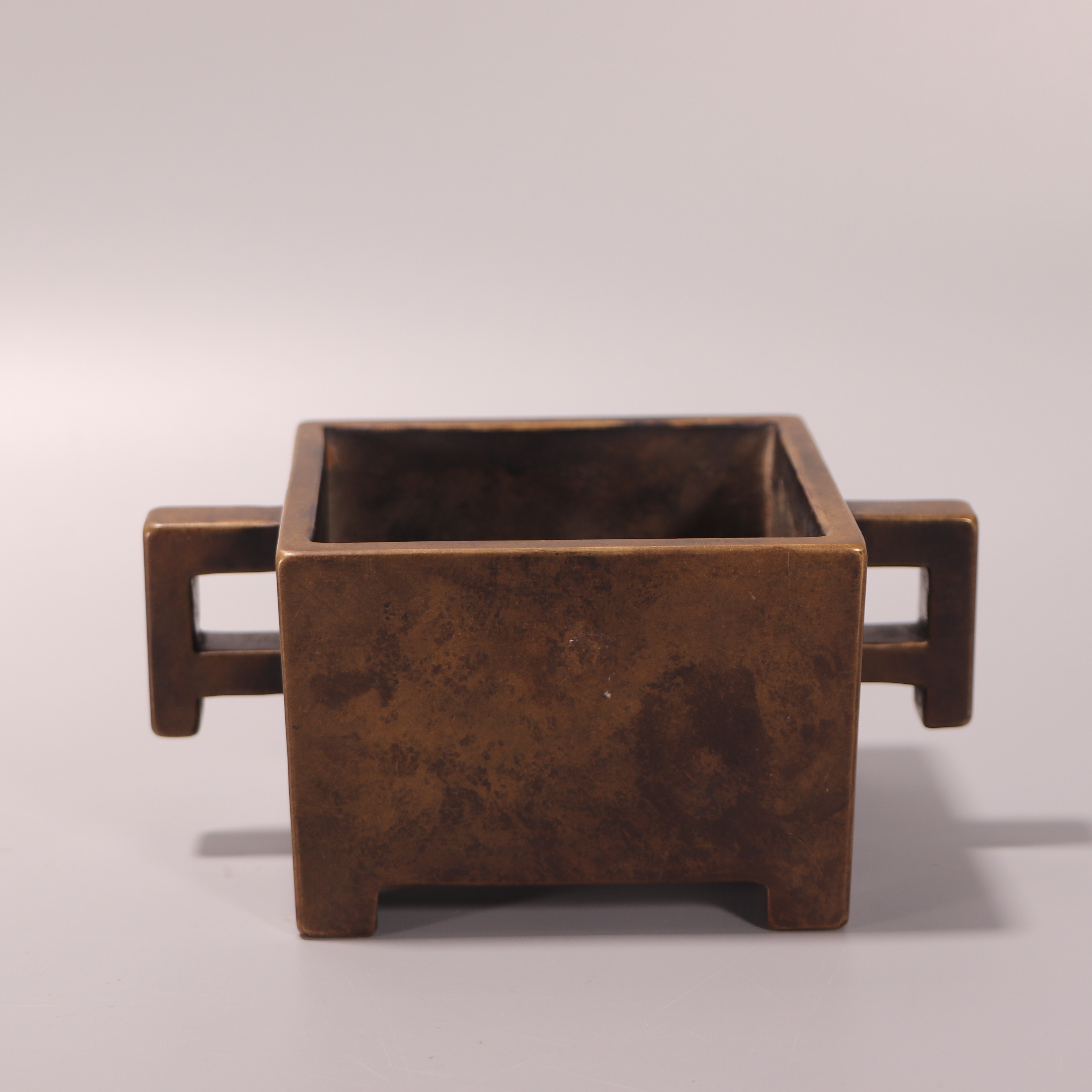 lot33  DY3733  清代  宣德款马槽炉