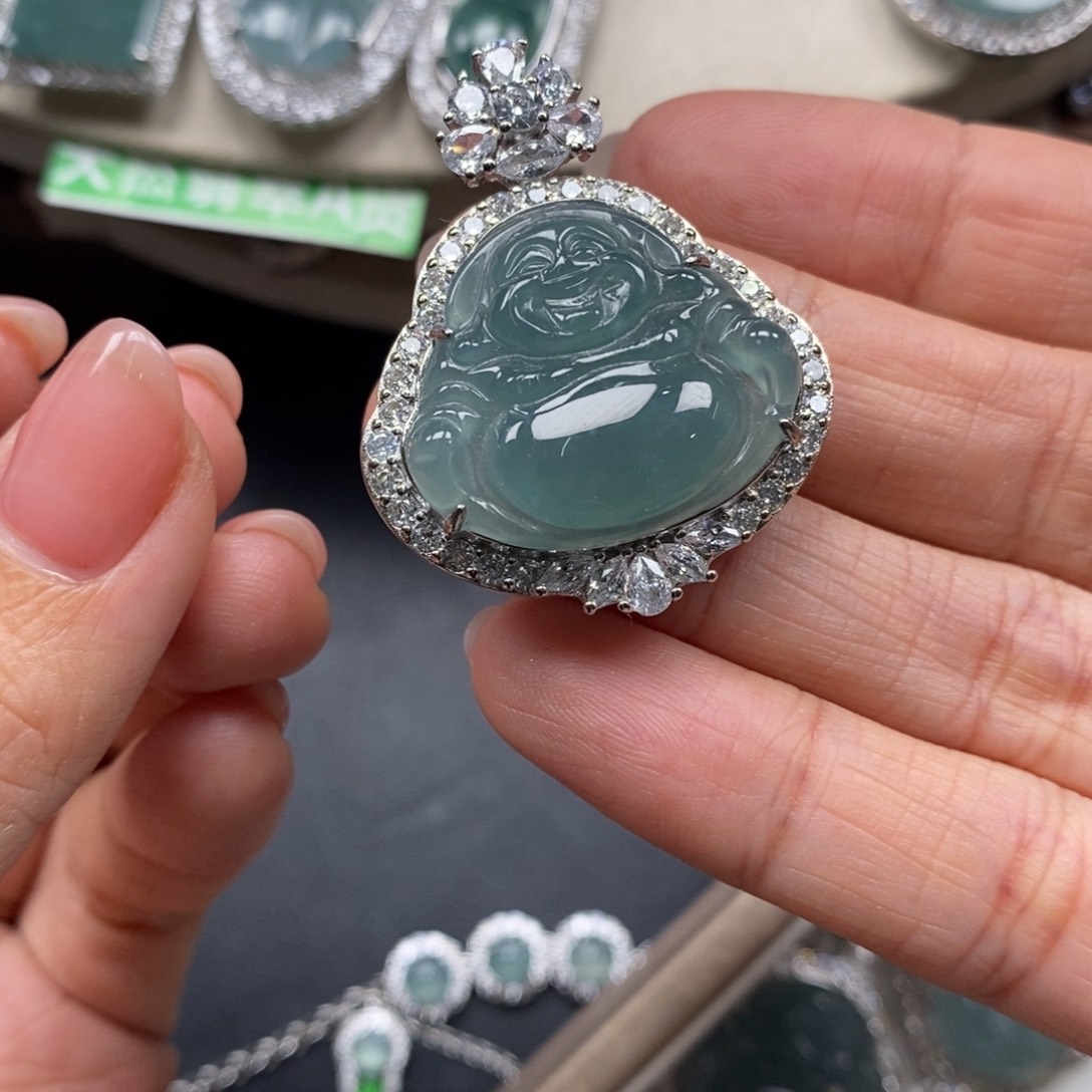 翡翠颈饰未镶嵌翡翠