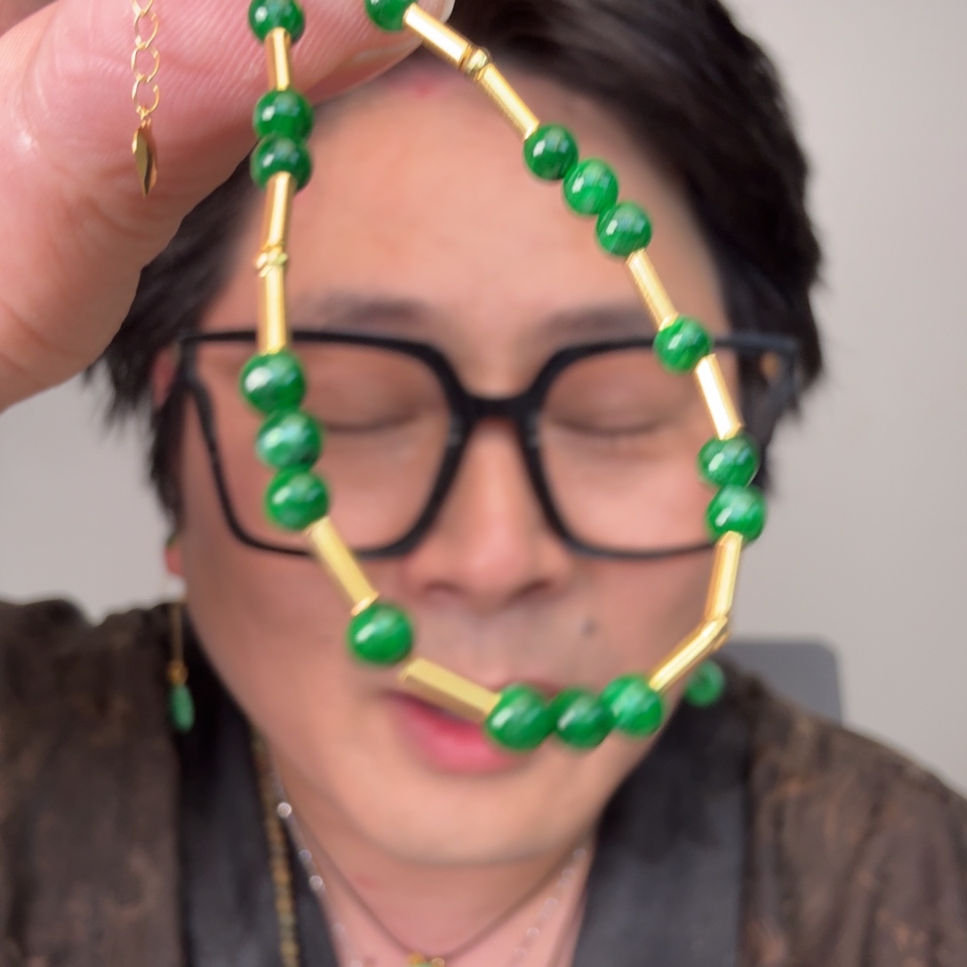 翡翠18K金镶嵌颈饰一件