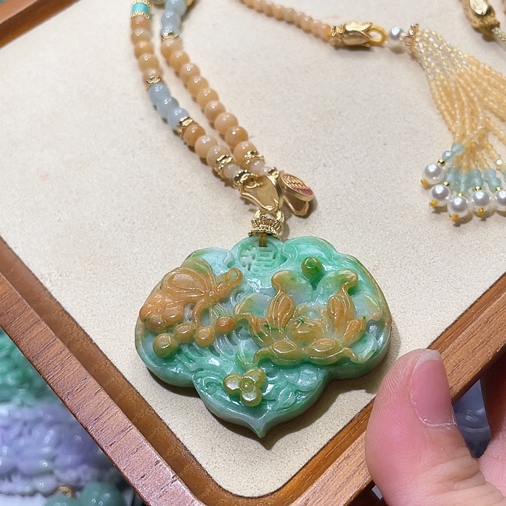 翡翠颈饰未镶嵌翡翠吊坠