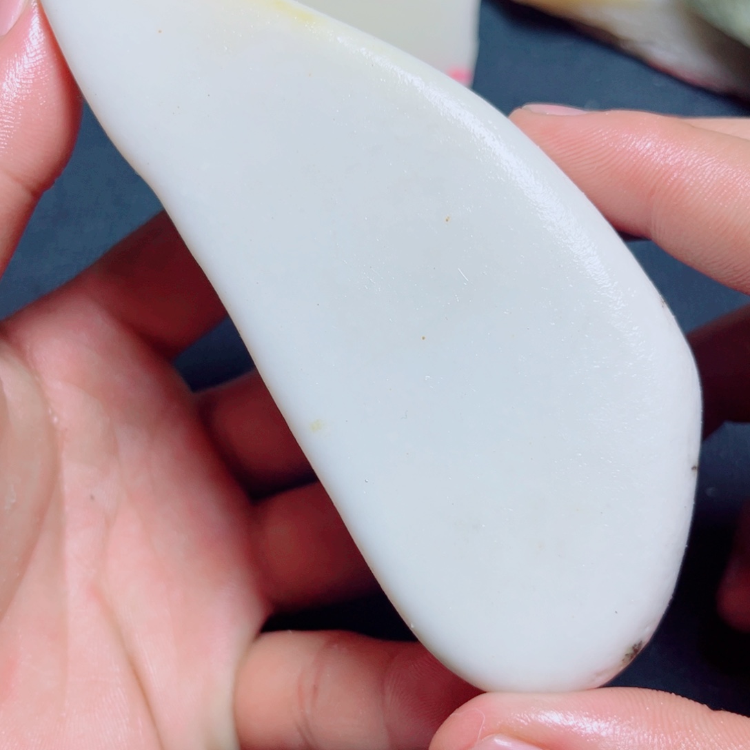 和田玉（糖玉）未镶嵌珠宝奇石