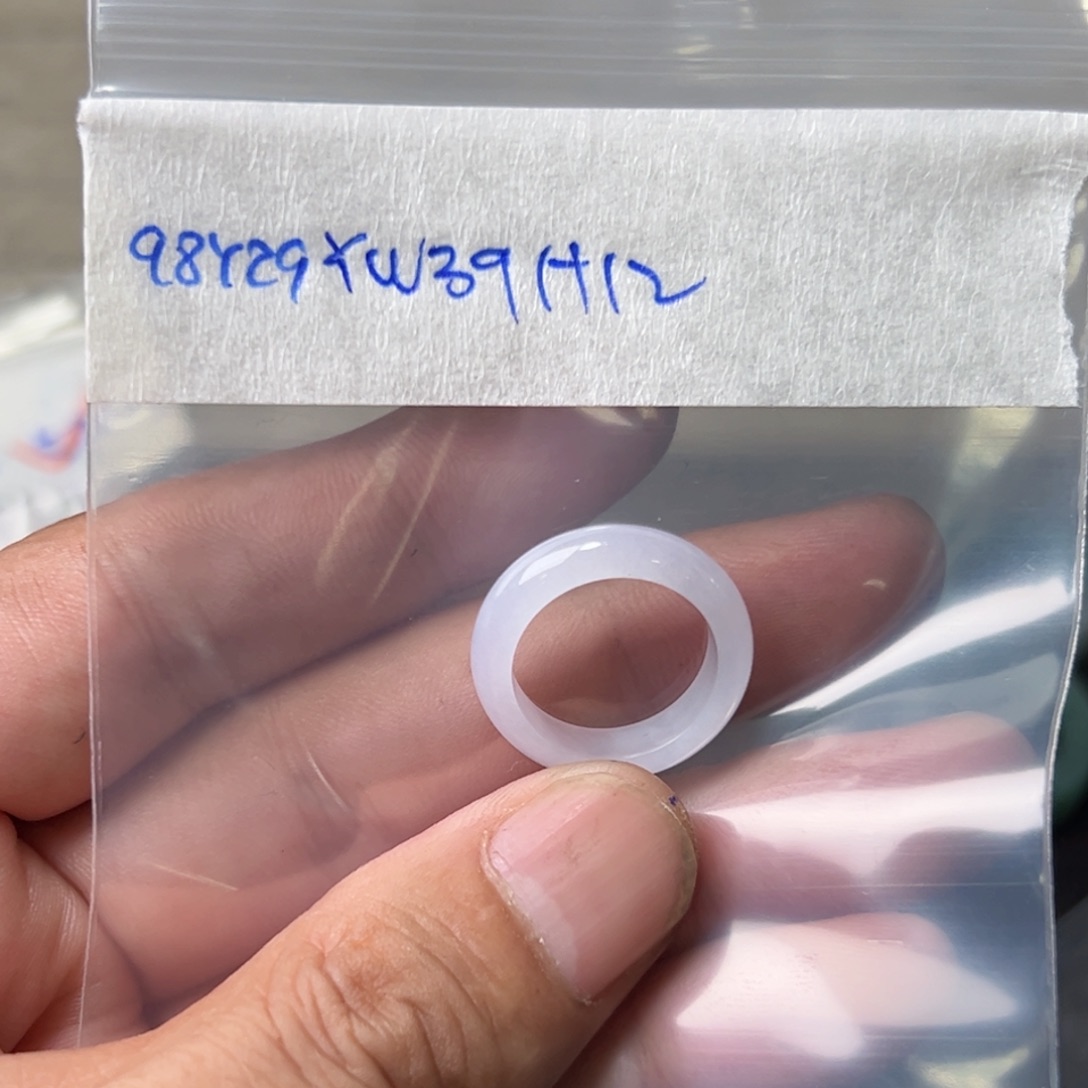 定制翡翠未镶嵌狗**草