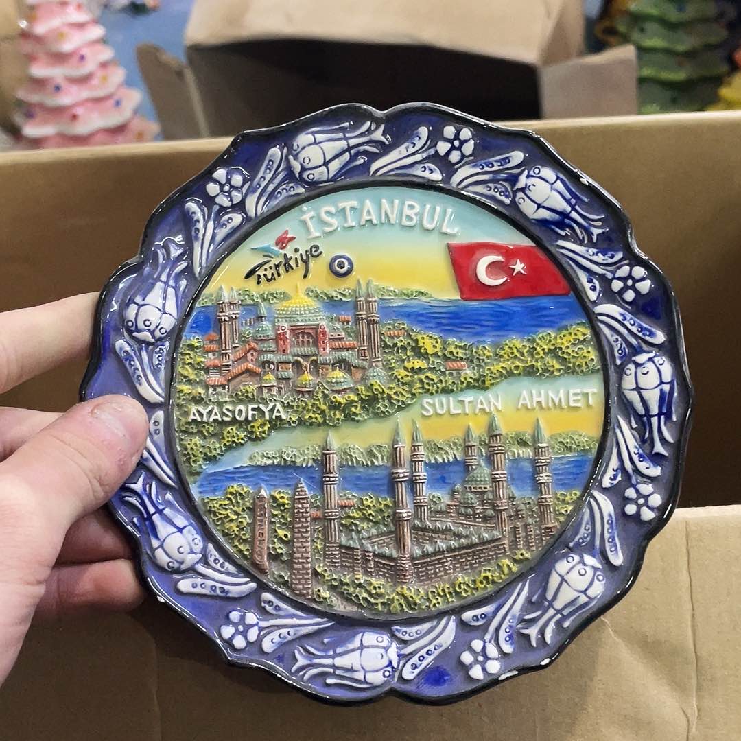 摆件   磕碰。封釉。    