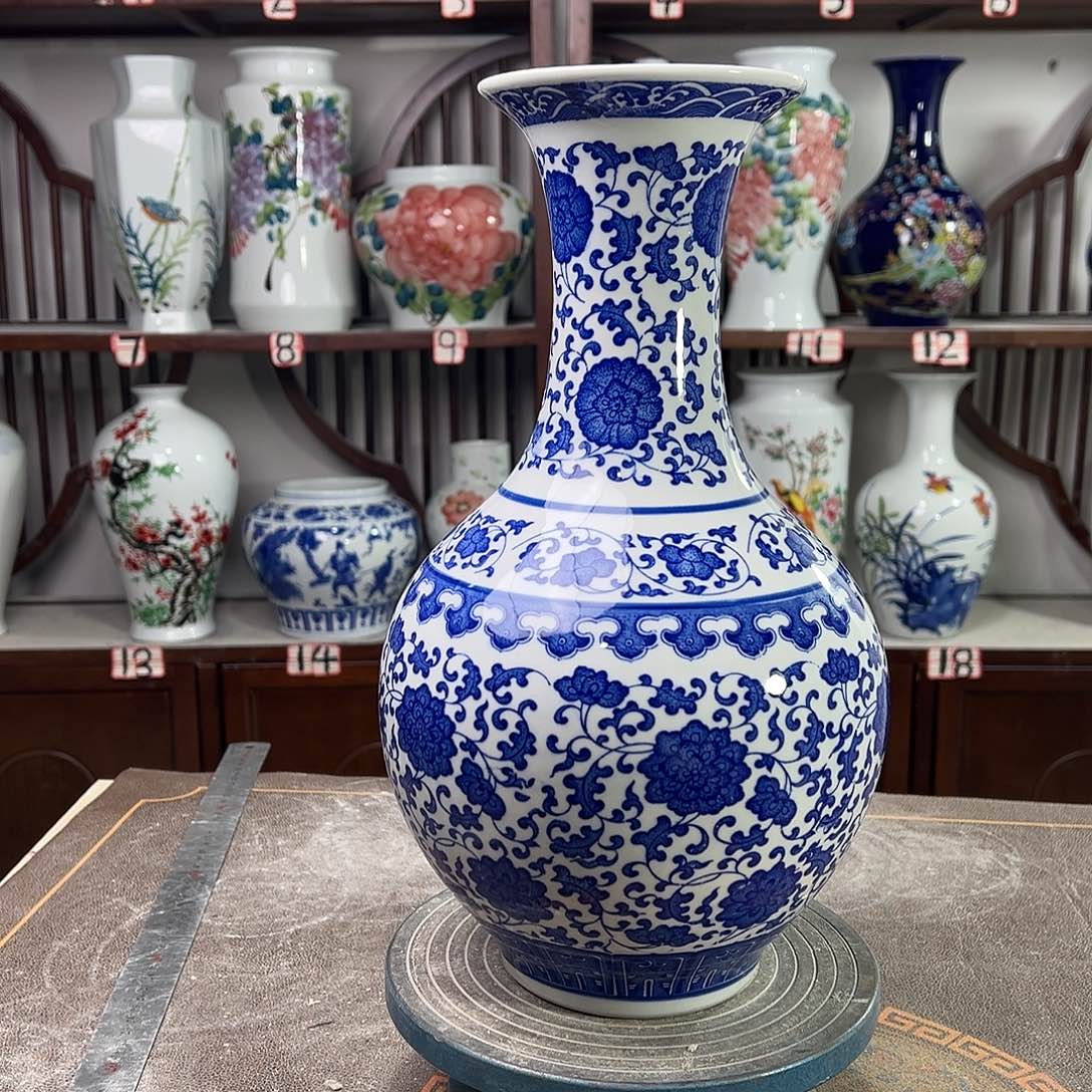 陶摆件景德镇陶瓷缠枝