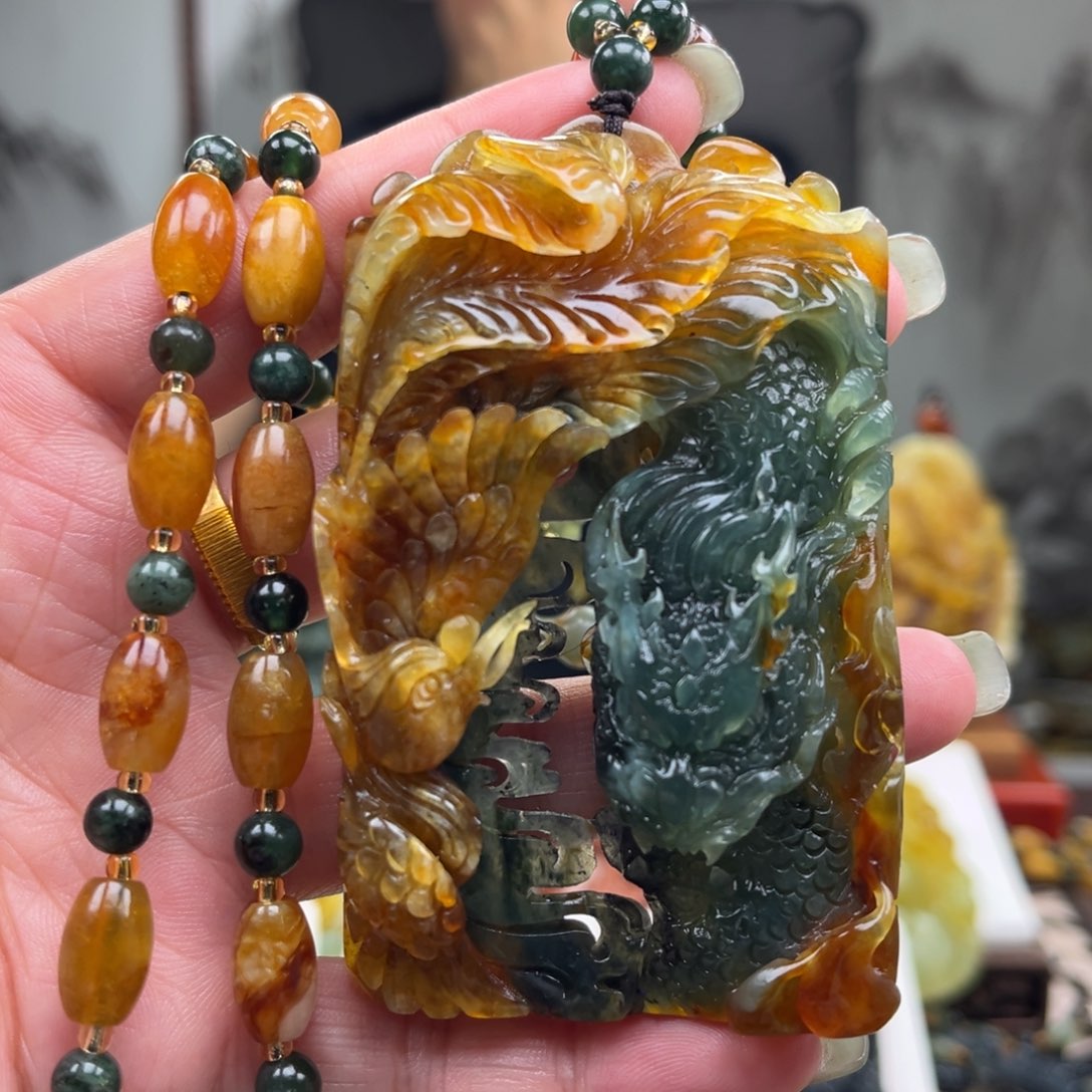 蛇纹石玉未镶嵌颈饰挂件