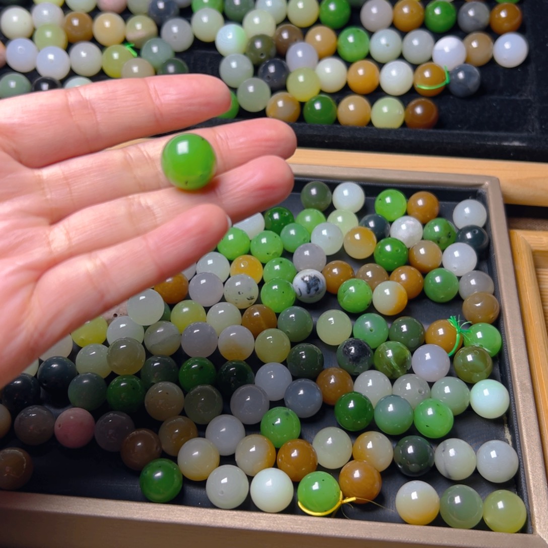 和田玉未镶嵌车挂