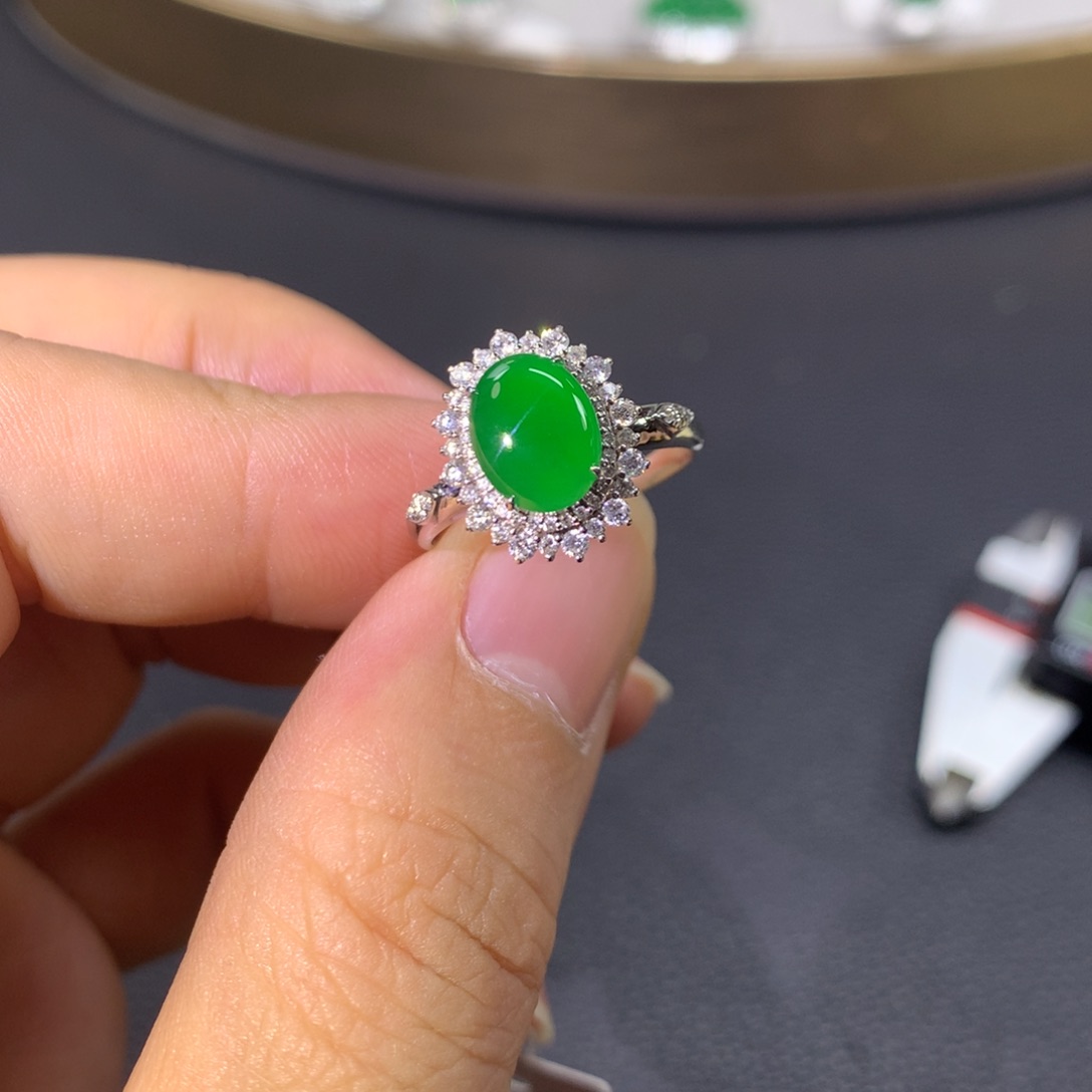 翡翠戒指18K金镶嵌翡翠