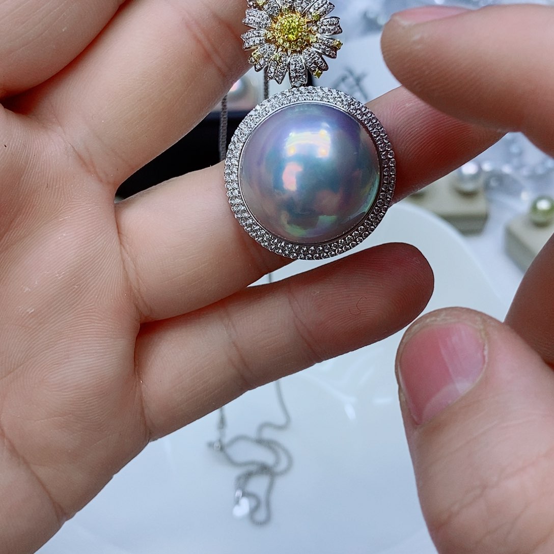 18K金镶嵌拼合珍珠（马贝珠）颈饰