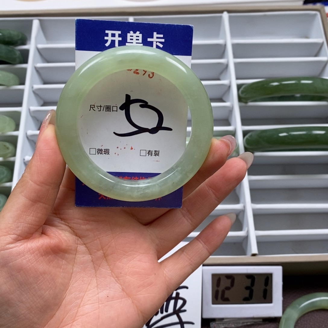 岫玉手镯未镶嵌我