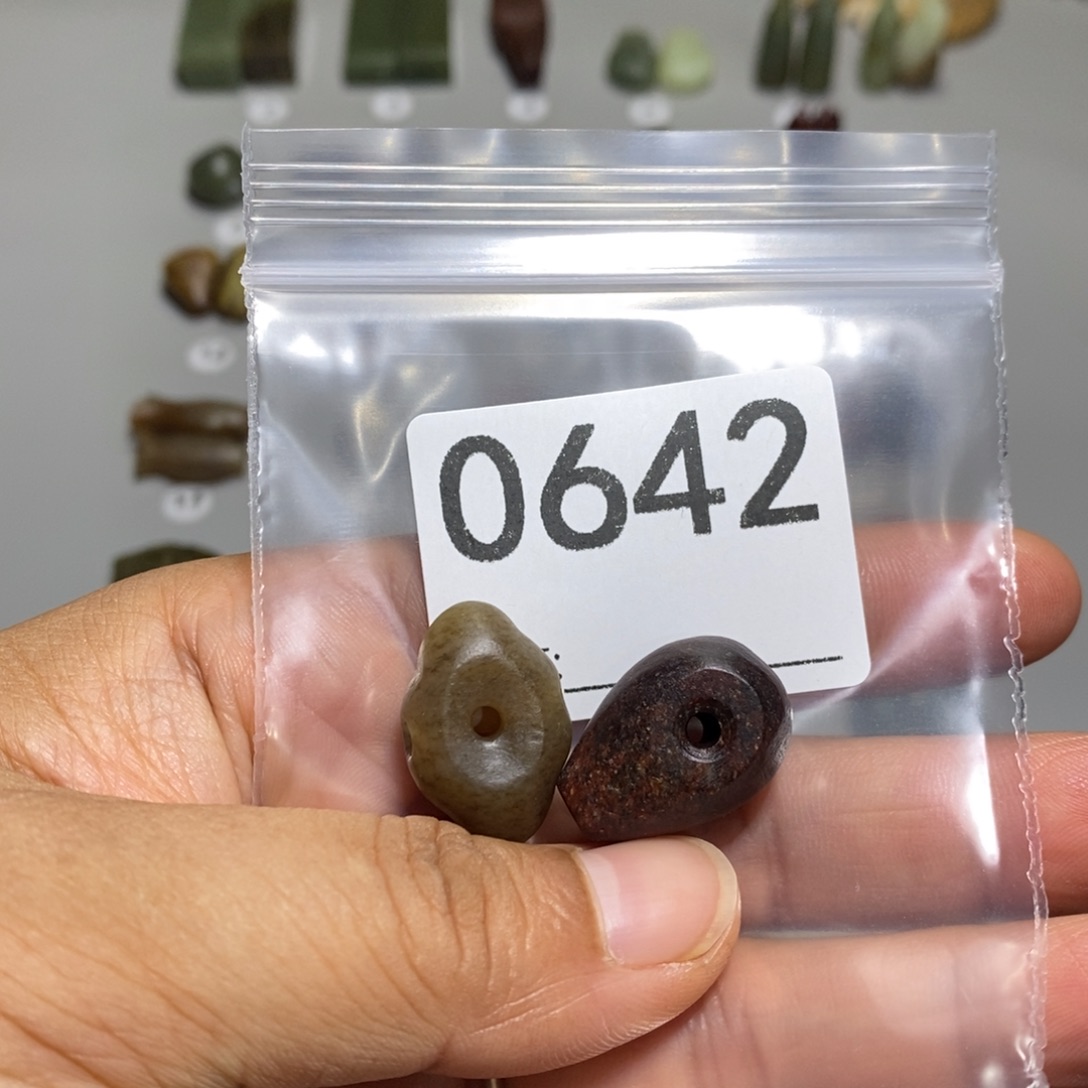 颈饰未镶嵌透闪石质玉啷***～