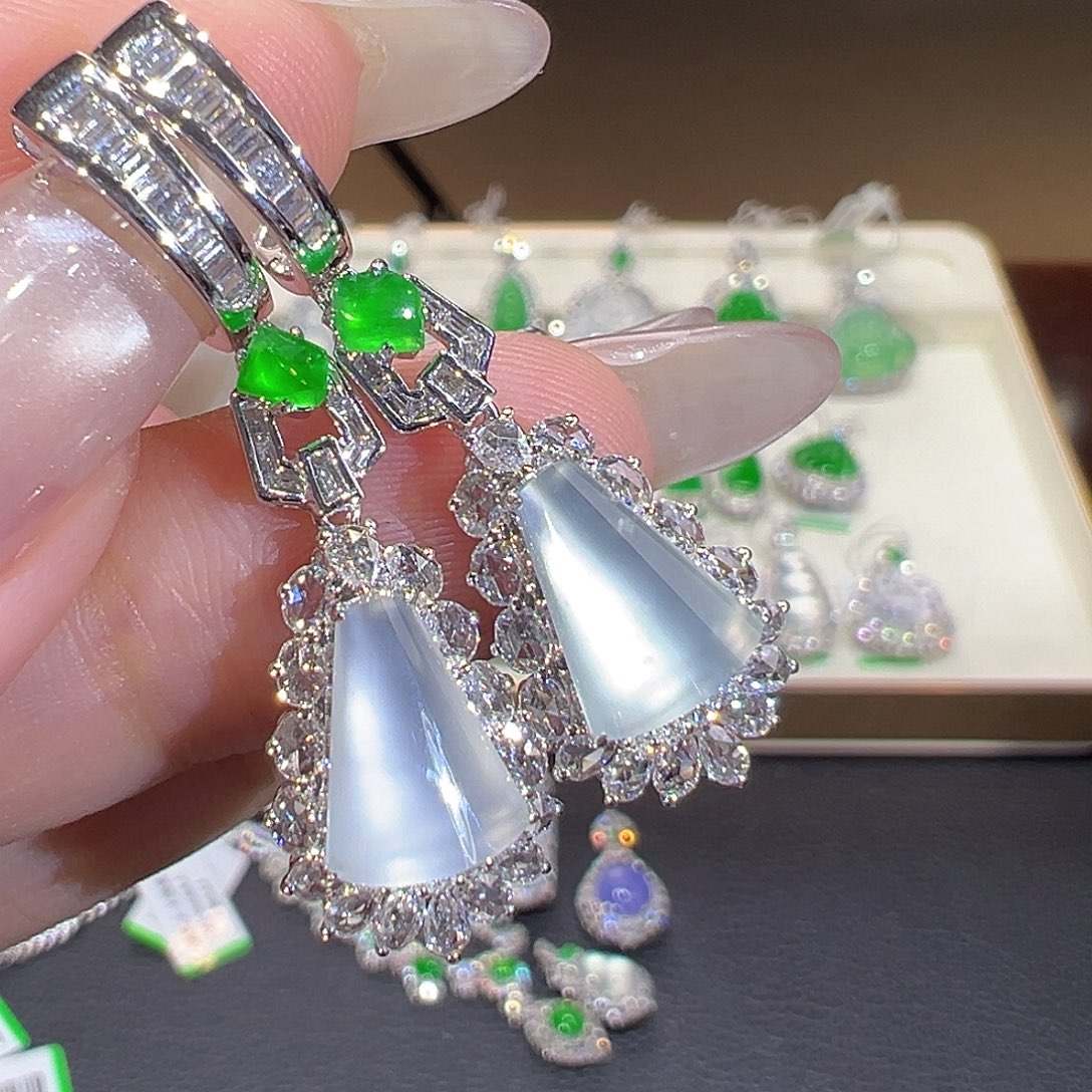 翡翠18K金镶嵌耳环翡翠