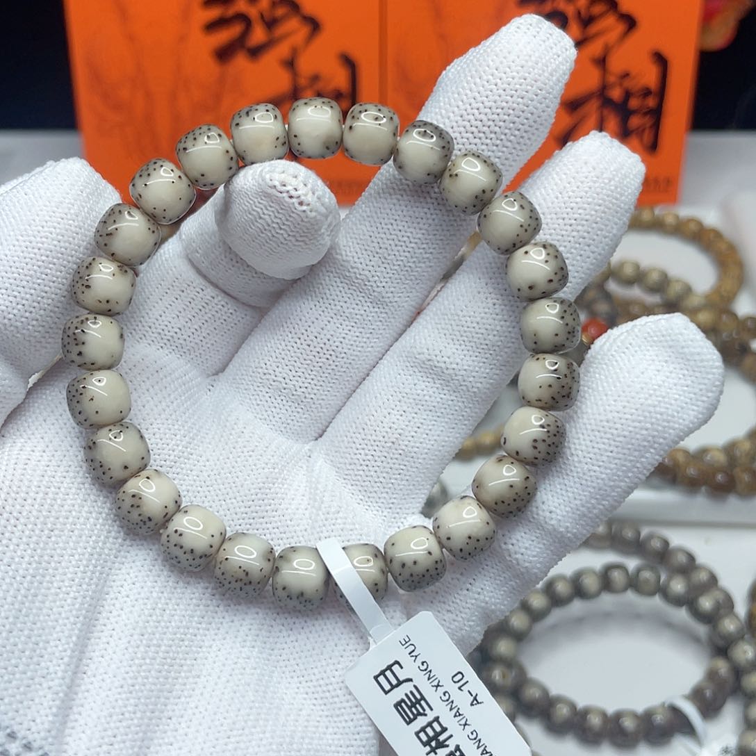 星月菩提吊坠10。9/8绿背糯冰河豚