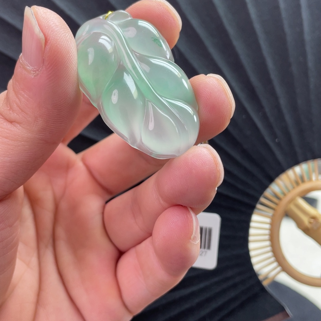 石英质玉未镶嵌颈饰