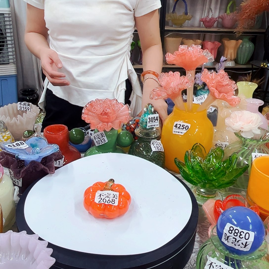 2068 家悦琉璃花瓶摆件不完美