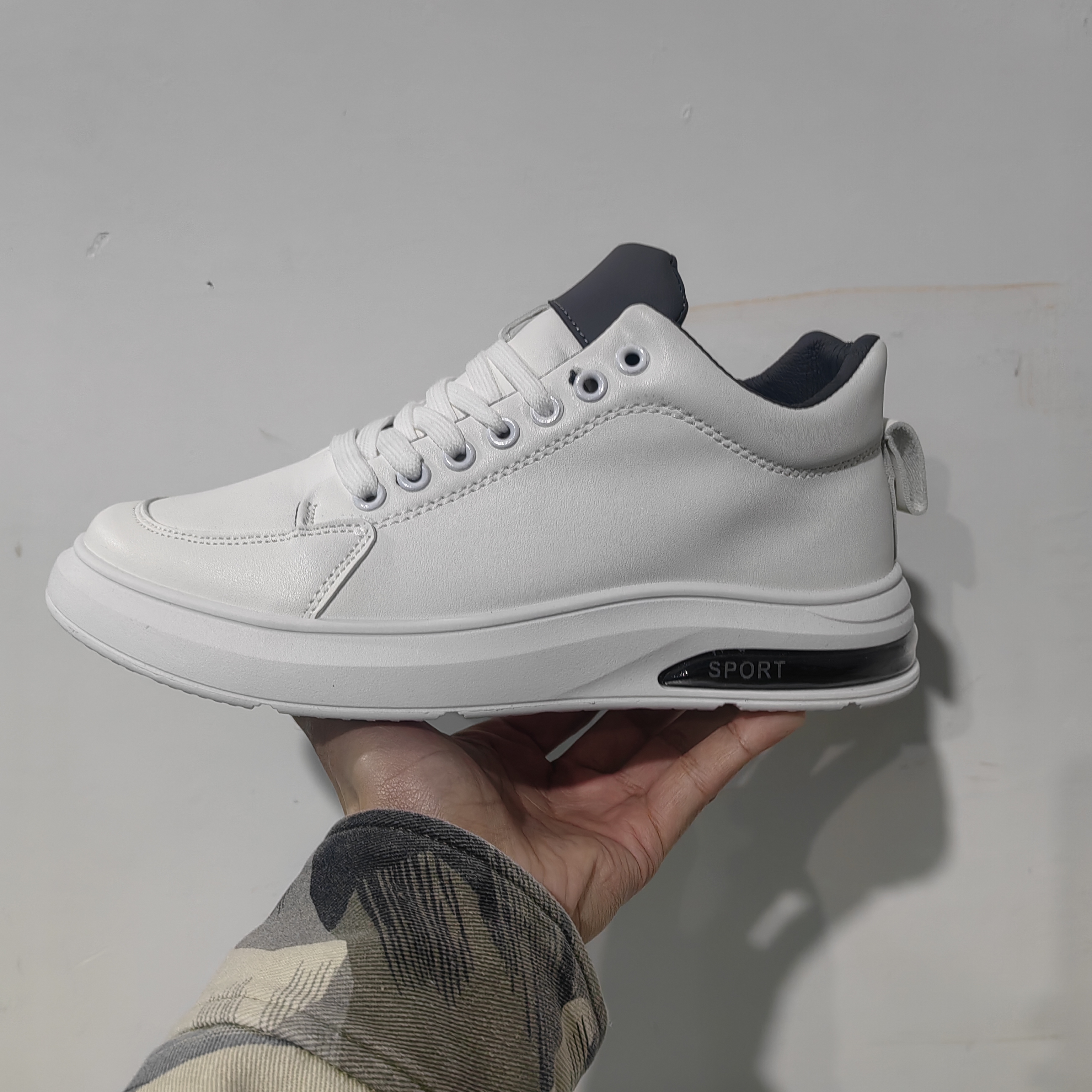 简约风高帮男士休闲运动鞋板鞋白色BK06