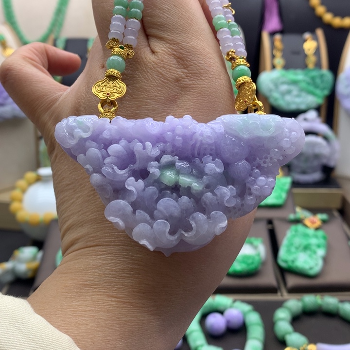 翡翠吊坠(赠链)未镶嵌