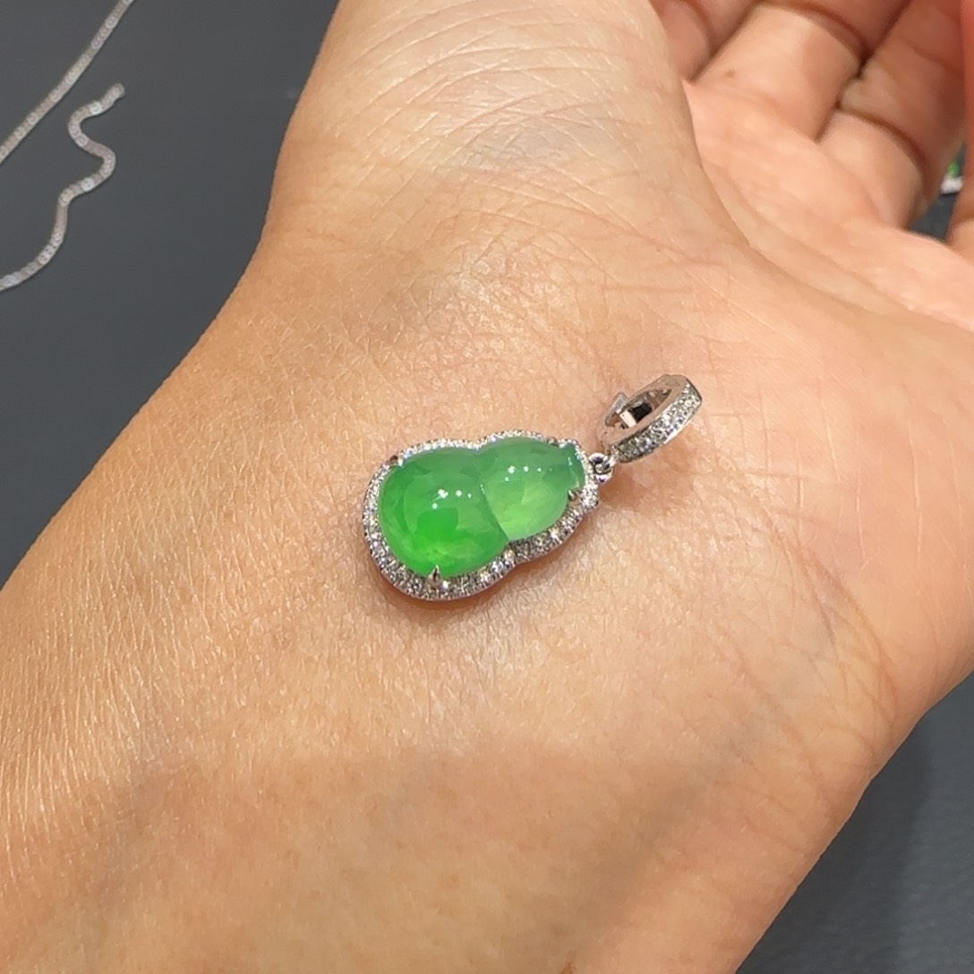 翡翠颈饰18K金镶嵌葫芦