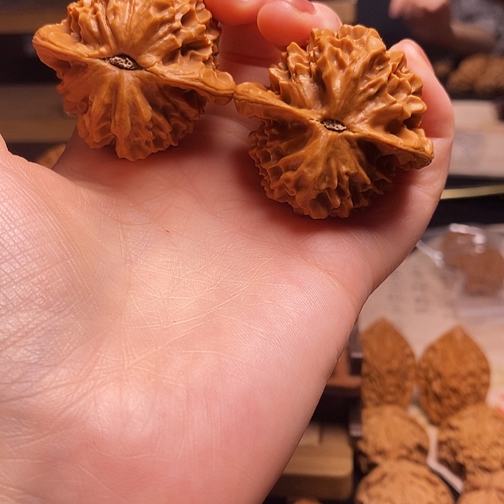 桃核吊坠全品龙鳞纹